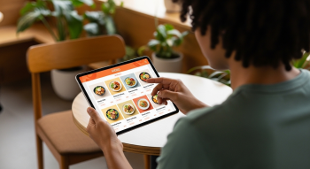 1. Customer Accesses the Menu Customers can view the digital menu using: